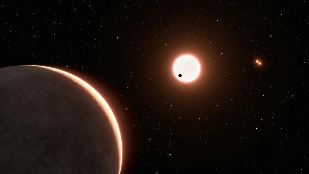 Ilustração de um telescópio amador observando o trânsito de um exoplaneta, representando o projeto Exoplanet Watch.