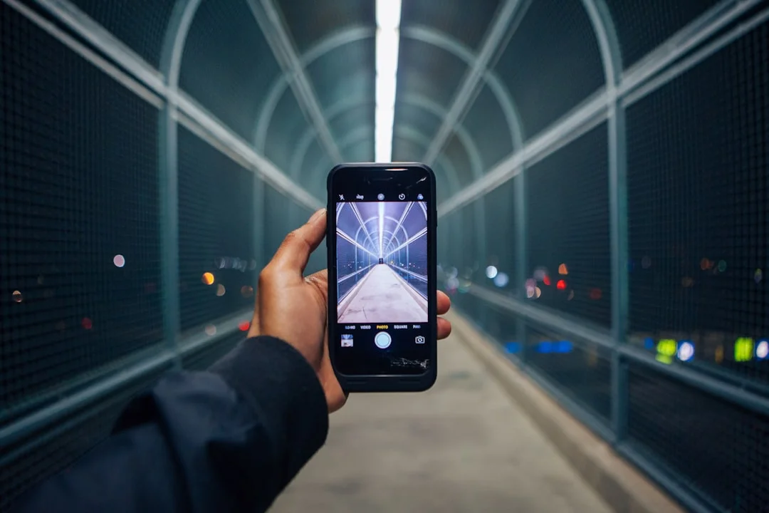 Infográfico com os 4 passos essenciais para fotografar estrelas com o celular: estabilizar, usar modo pro, focar no infinito e usar o timer.